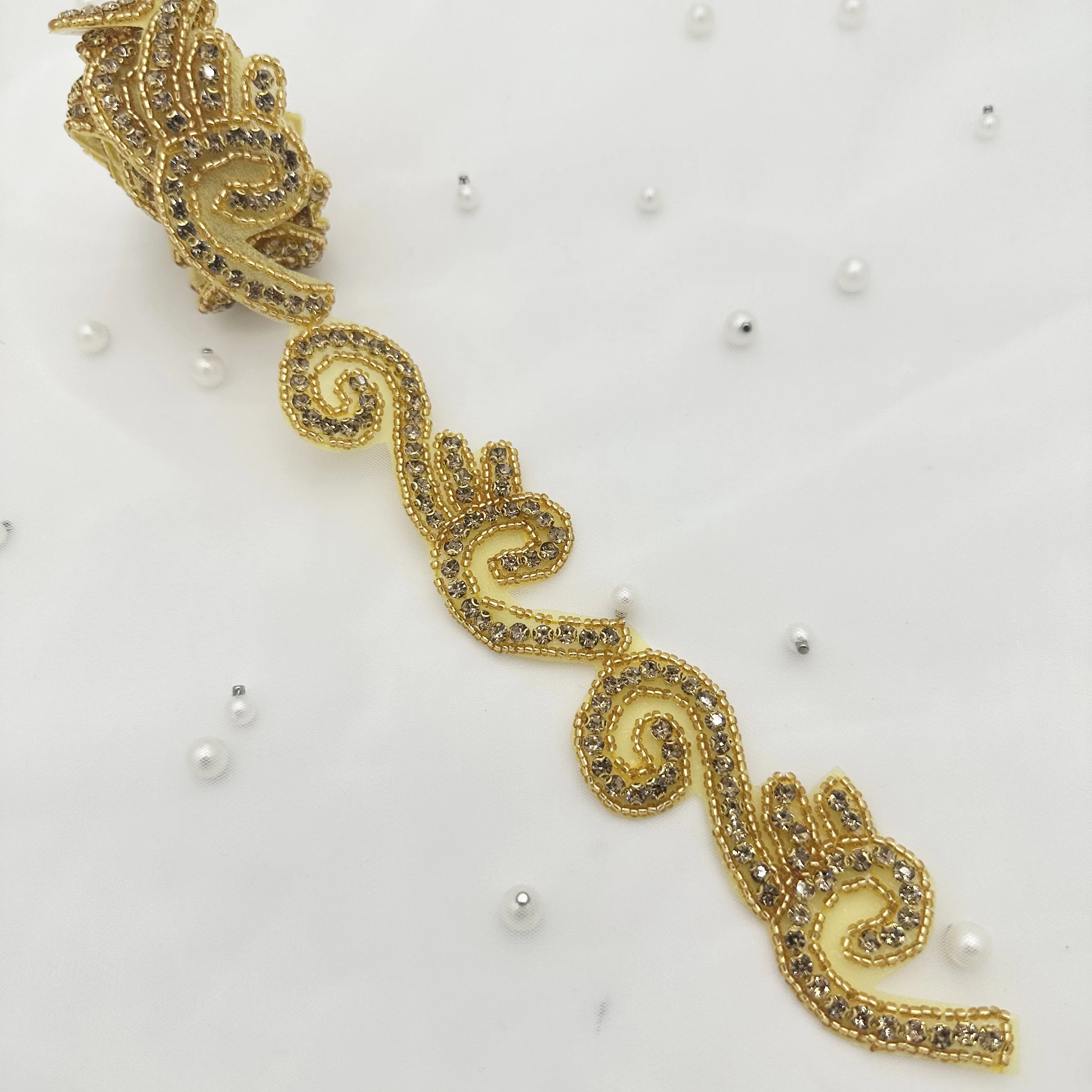 DIY Hand-Sewn Glass Rhinestone Beads for Ladies' Clothing Accessories Sparkling Sequins for Shoes Hats Bags Decoration