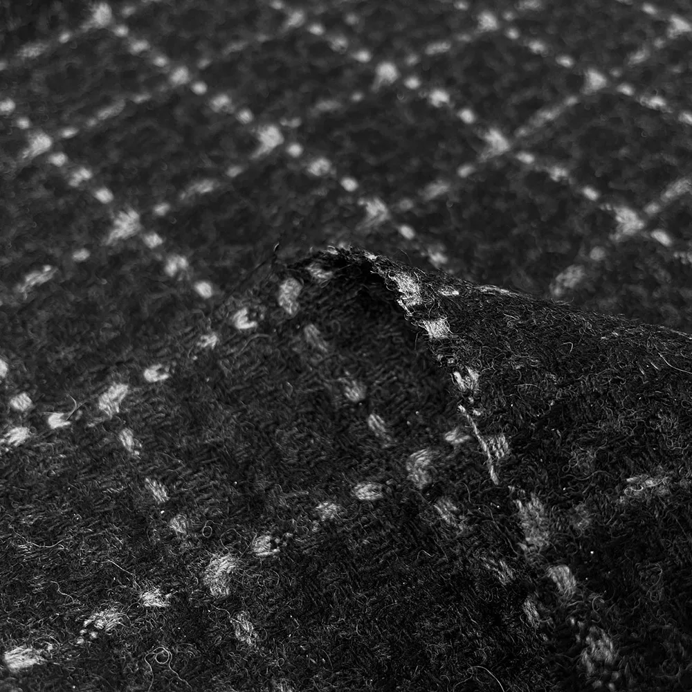 2 yardas de tela de tweed de lana a cuadros blanca a cuadros de panal negra y gris de alta gama en un estilo Chanel para otoño e invierno