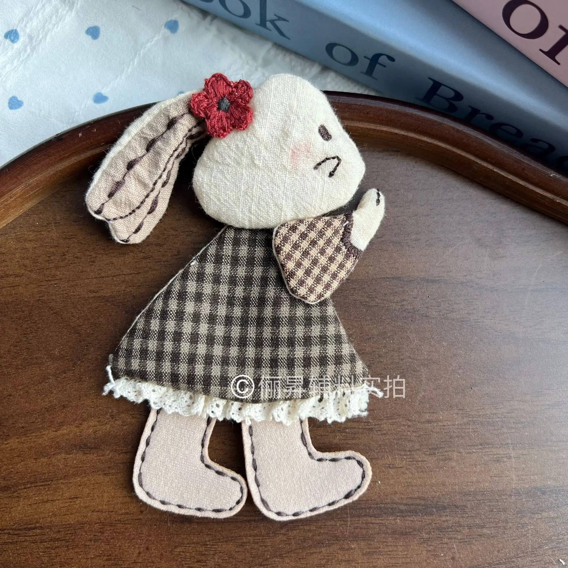 Computer Embroidered Rabbit Patch for Hair Accessories DIY Craft Iron on Sticker for Scrapbook Bag Decoration