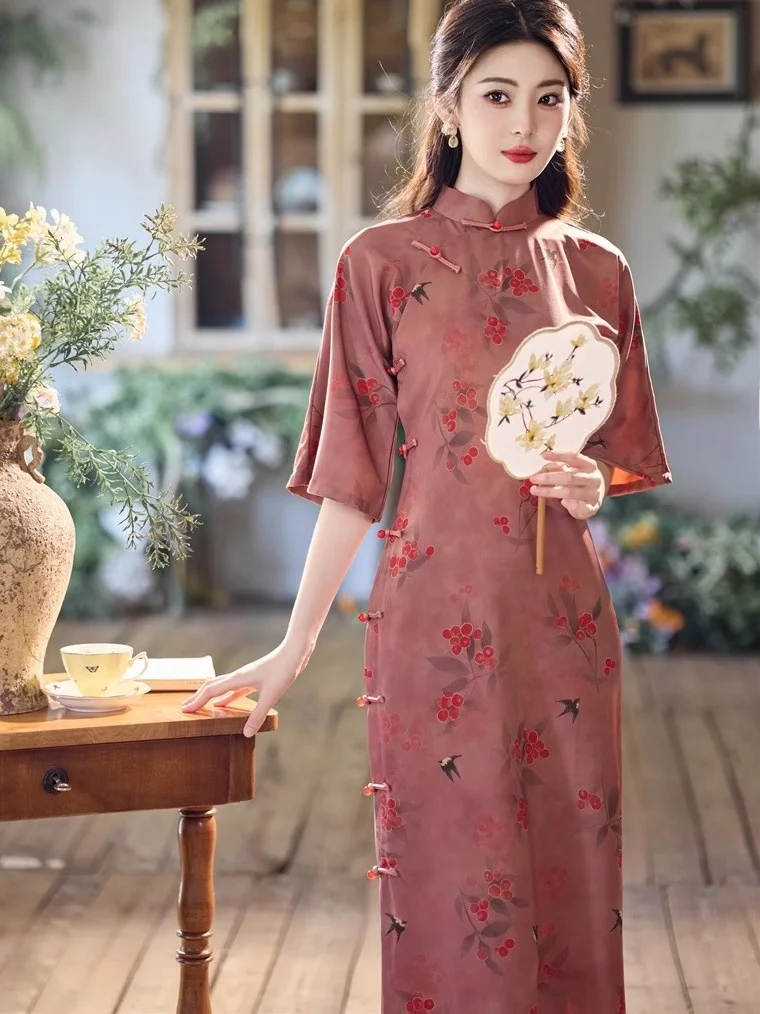 

Длинное платье в китайском ретро-стиле с открытым воротником, широкими рукавами и традиционным художественным оформлением, для повседневной носки