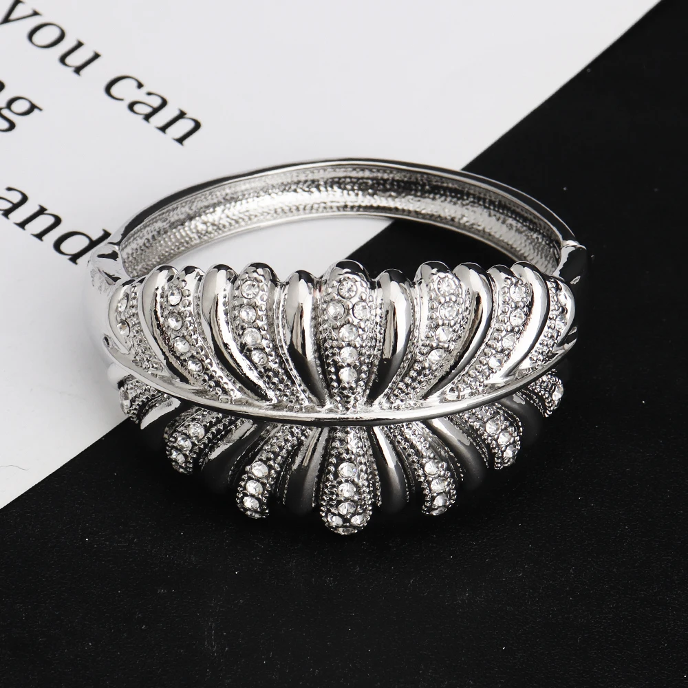 مجموعة مجوهرات دبي الأفريقية الأنيقة للنساء: قلادة وأقراط وخاتم وسوار لحفلات الزفاف