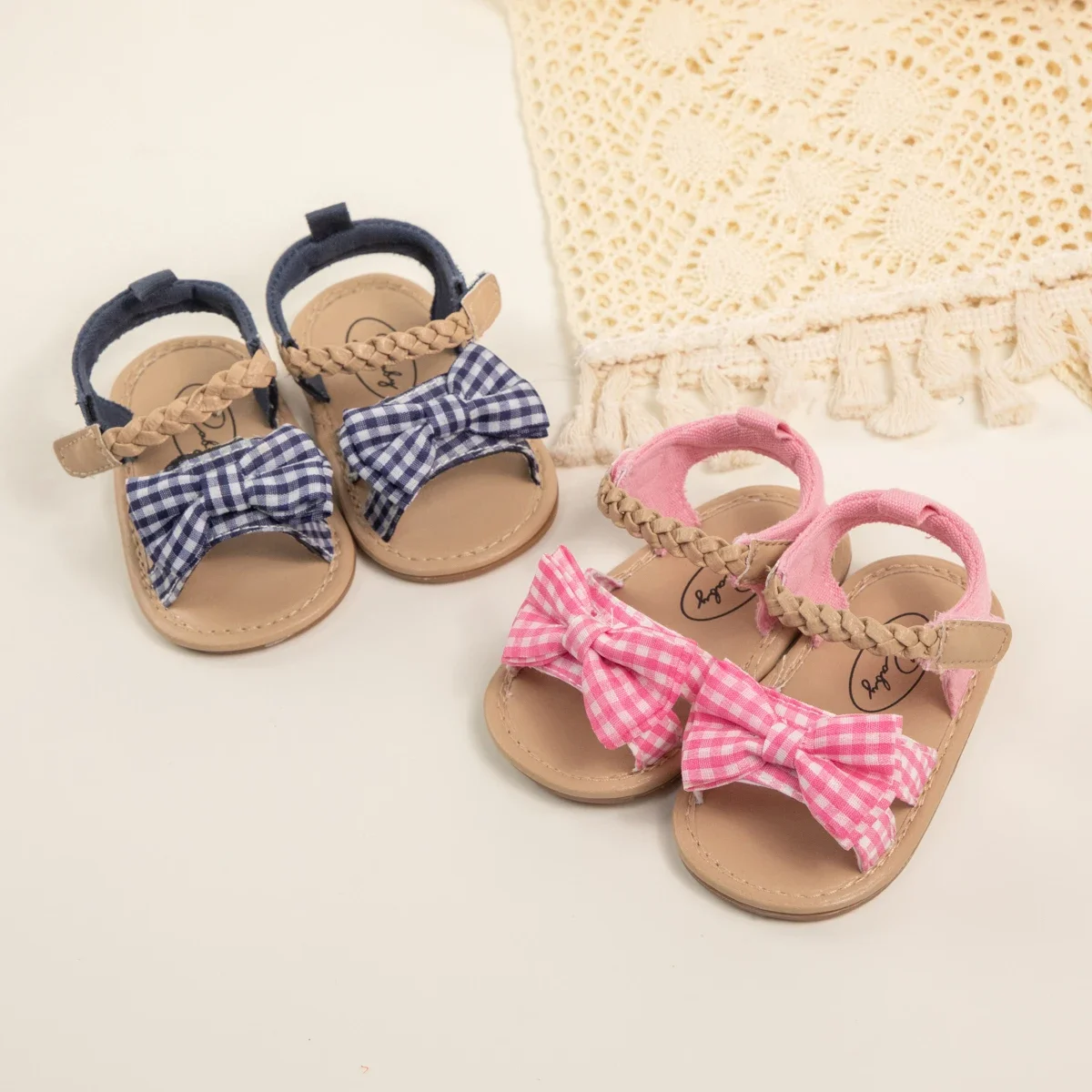 Sommer neue rutsch feste weiche Unterseite gewebte Baby atmungsaktive Sandalen Bowknot Gummi boden Wanderschuhe Mode zweifarbigen Gartens chuh