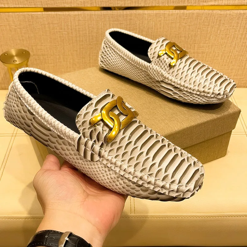 2026 Luxury Crocodile Print Men Leather Moccasins Driving Shoes Fashion Loafers Flats Men Party Casual Shoes Chain Buckle 38-46