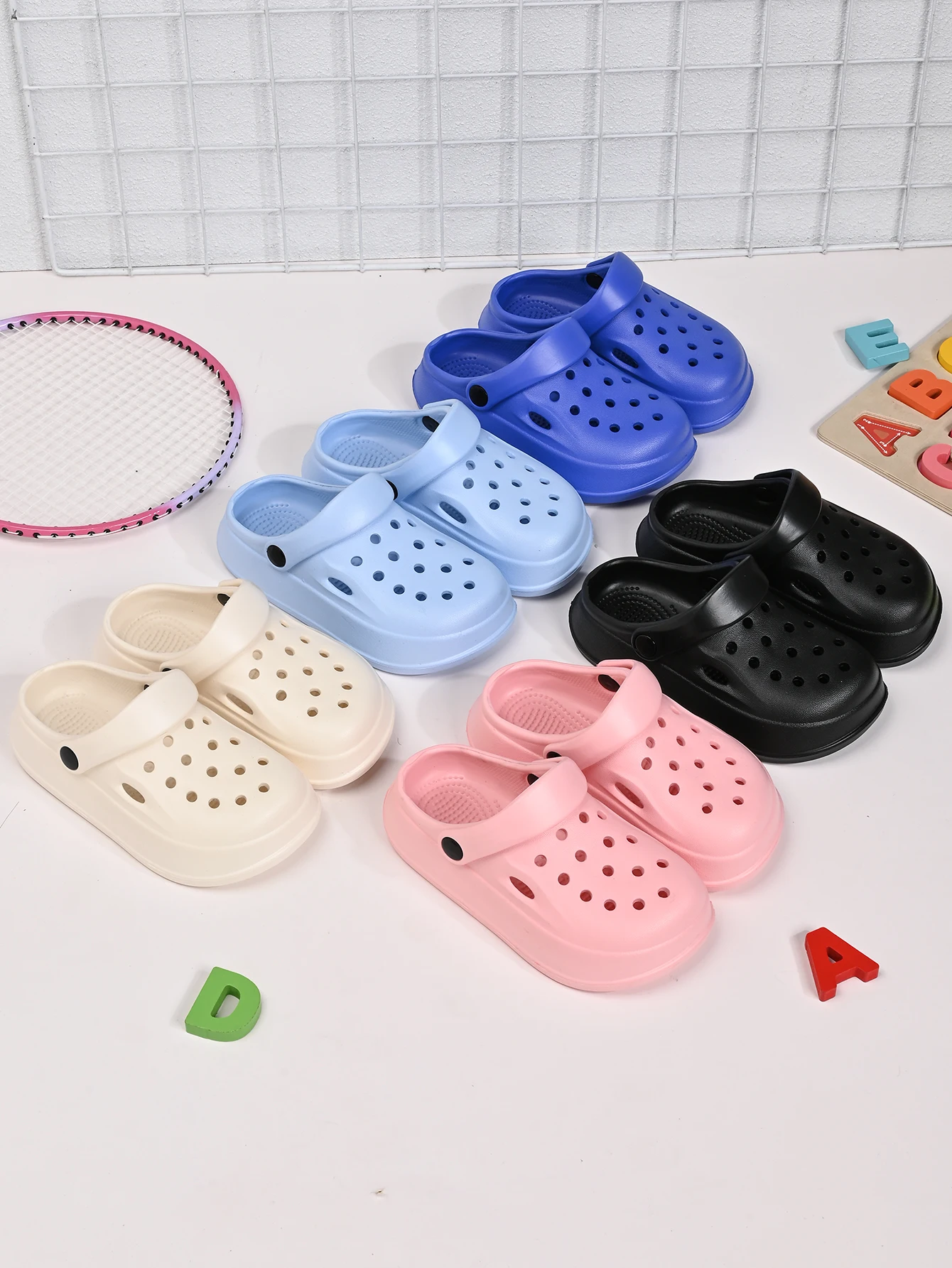 

Летние детские тапочки, удобные мягкие подошвы, модные дышащие полые тапочки «сделай сам», подходят для дома, отдыха, прогулок на открытом воздухе