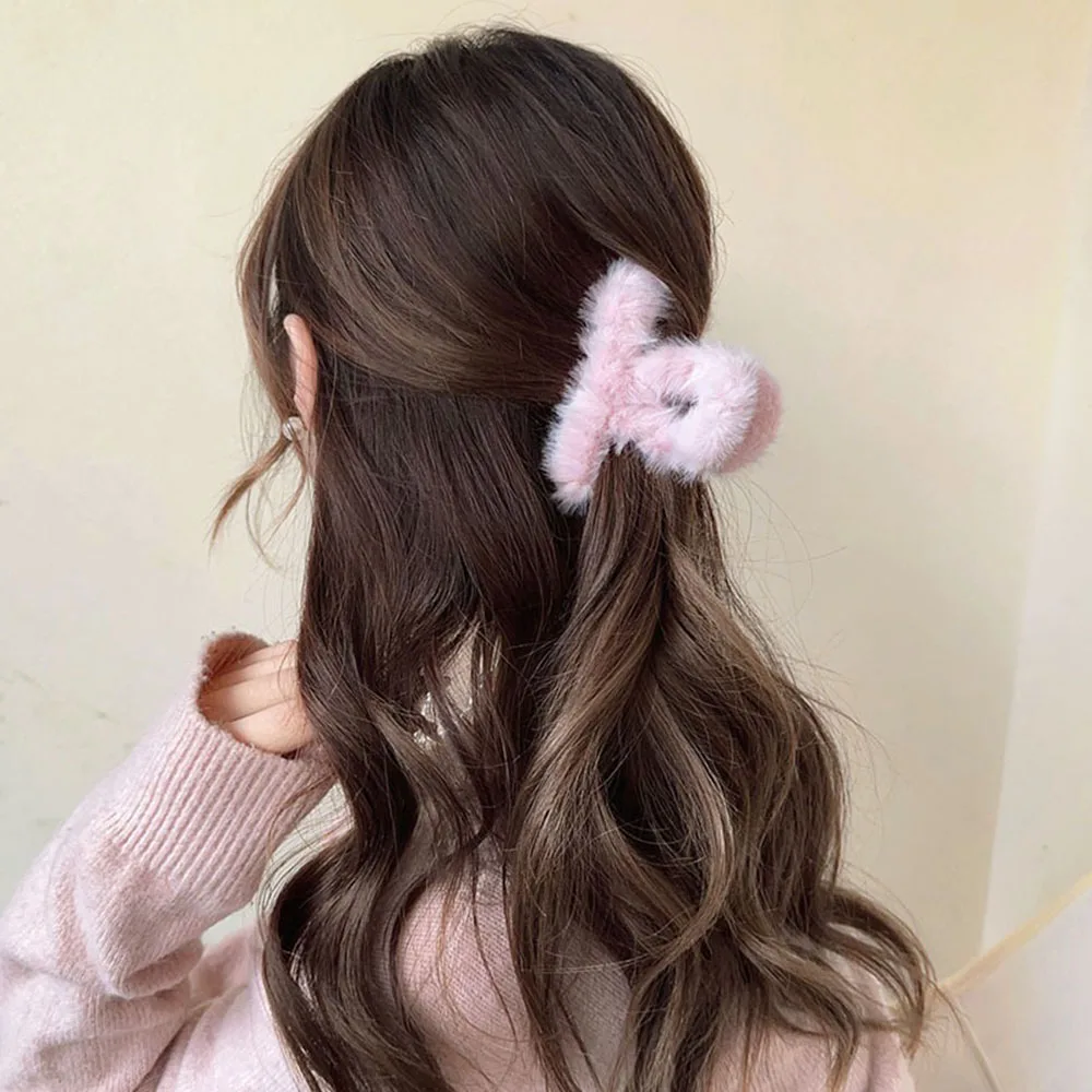 2024 Winter Faux Fur Hair Claw Elegant Acrylic Hairpins Plush Hair Clip Barrette Crab Headwear For Women Girl Hair Accessories