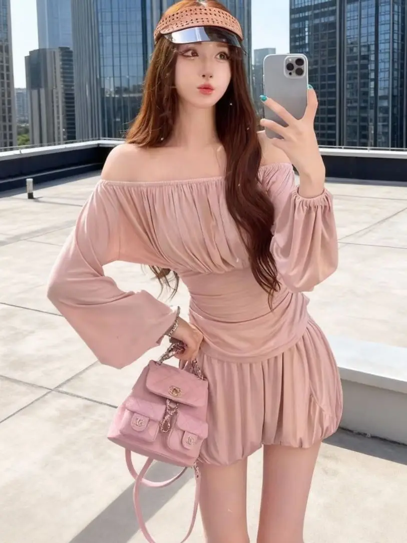 

Элегантный розовый комплект с одним плечом для весенне-летнего сезона: модный топ и шорты с высокой талией, дышащий и удобный комплект из двух предметов