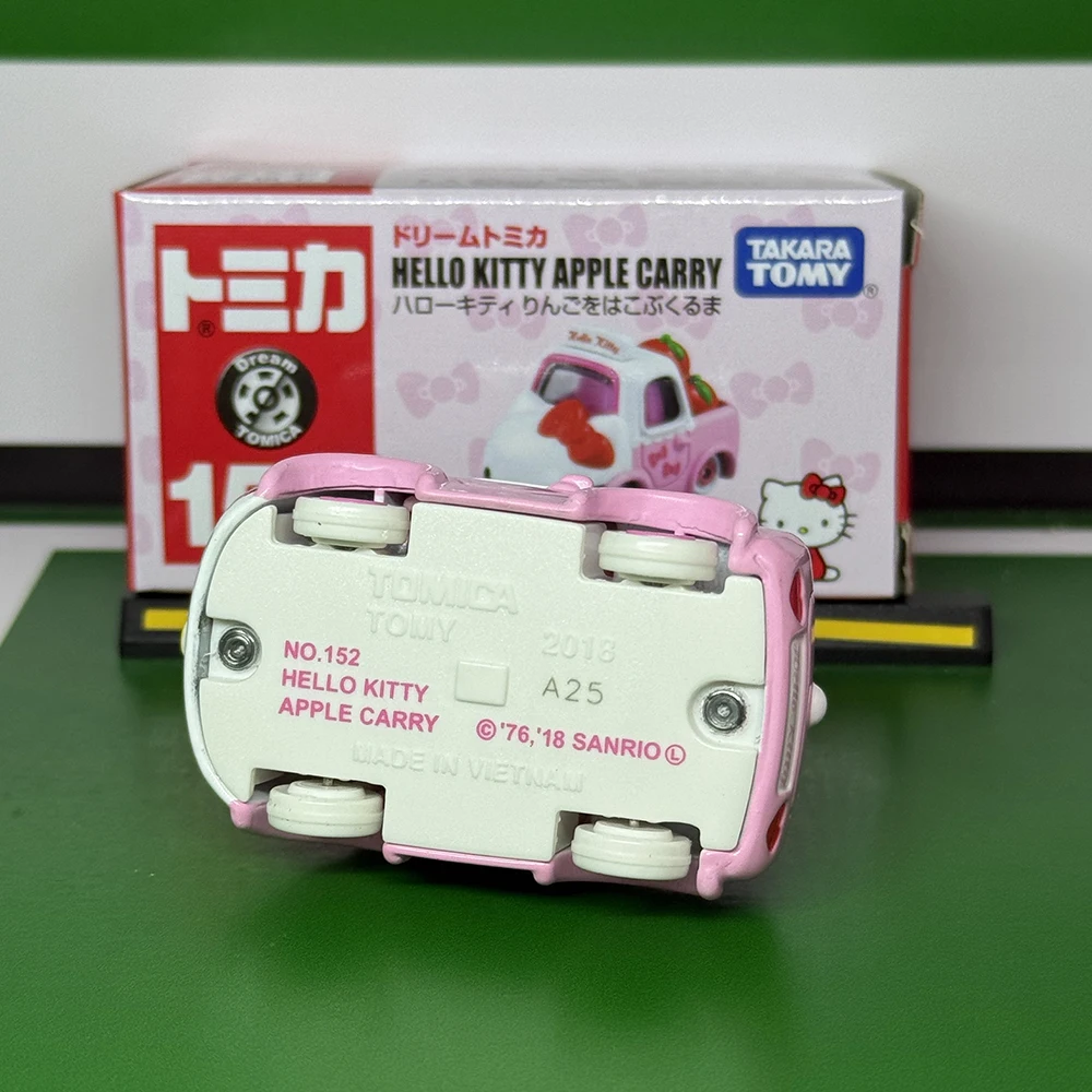 Takara Tomy Tomica Dream No.152 Hello Kitty Apple Motor Truck Modello di auto in lega giocattolo per ragazzo Regalo per bambini