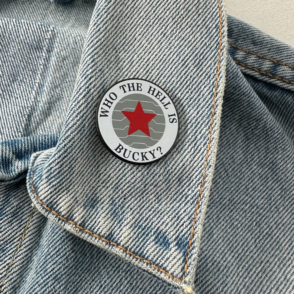 Klassische Filmzitate Broschen Fünfzackiger Stern Metall-Abzeichen Modische Anstecknadeln für Rucksäcke Hüte Accessoires Geschenke für Filmfans – Detail 6