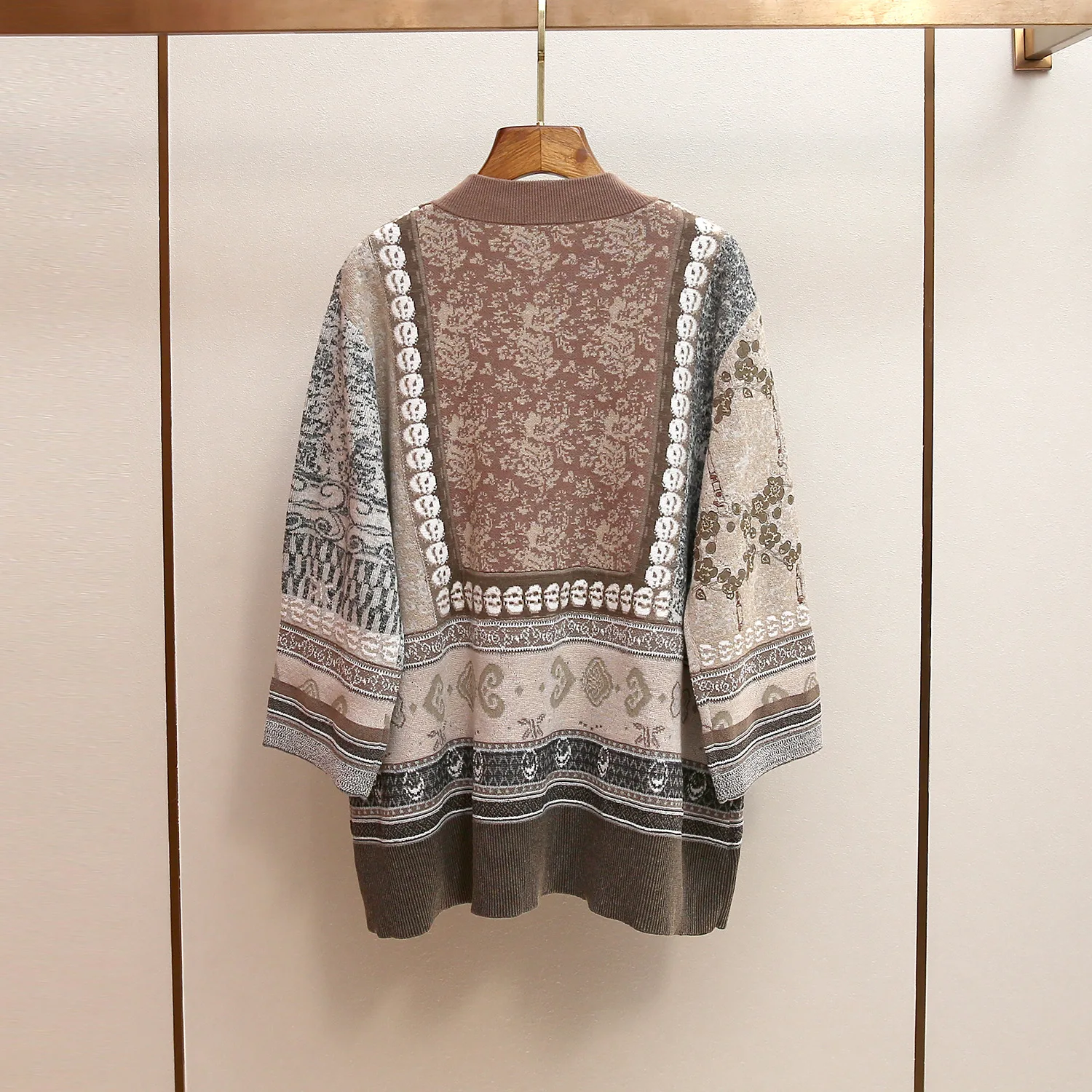 

【Gift Free】 High-End Women’s Winter New Ethnic Style Printed Vintage Loose Knit Sweater Top