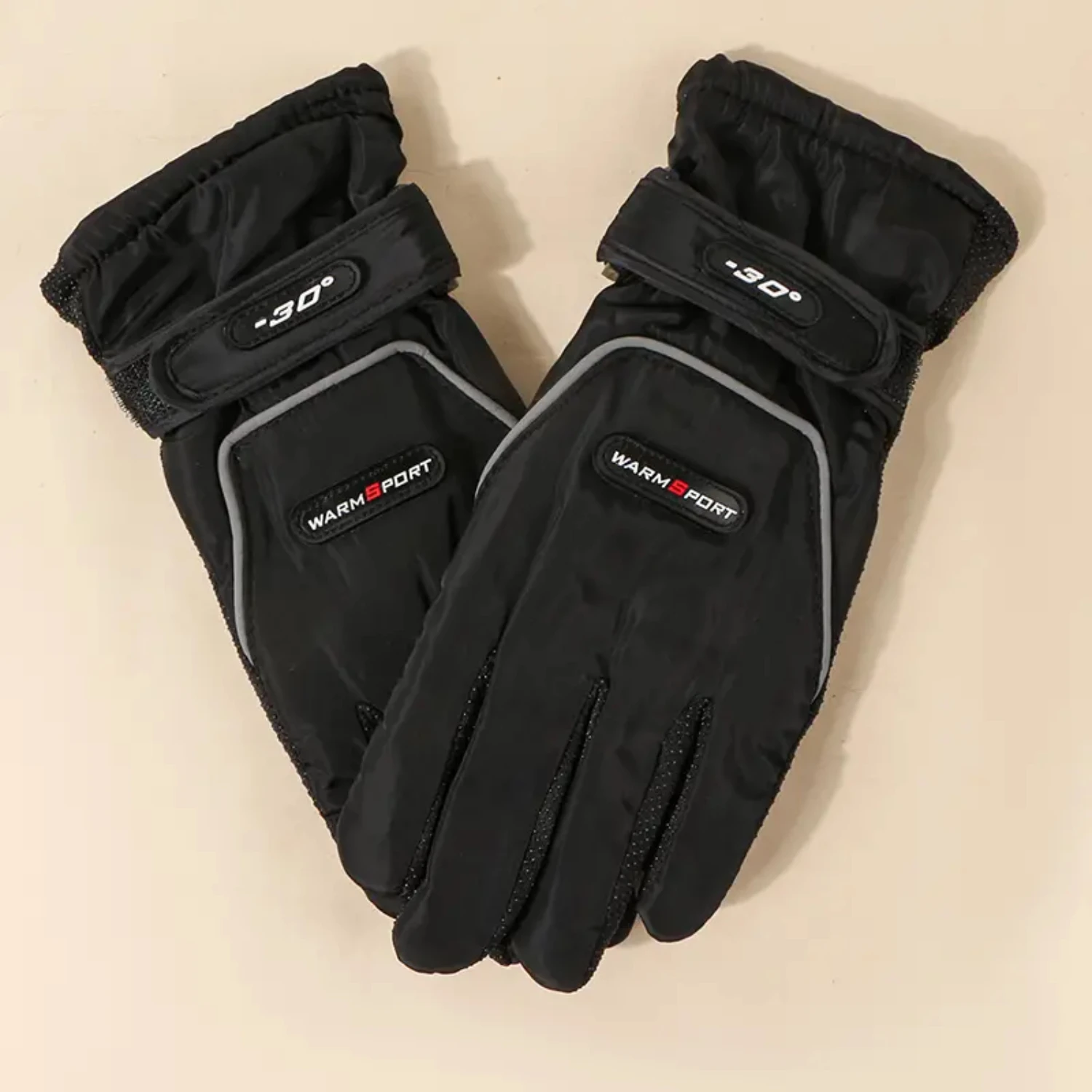 Stay warm and stylish with these luxurious and cozy thermal gloves- perfect for all your outdoor activities. Experience ultimate