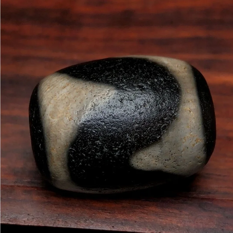 Ancient Tibetan DZI Beads Old Agate Tiger Teeth Totem Amulet Pendant 25×19 mm