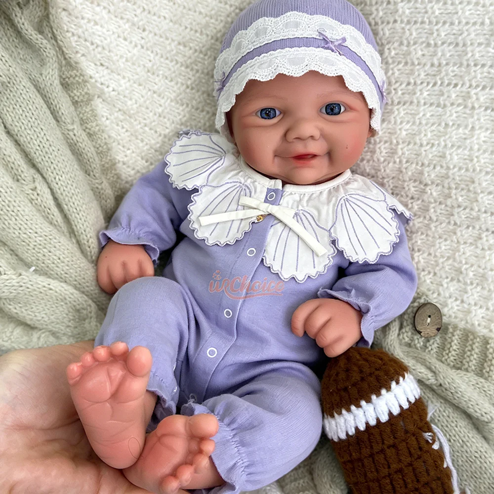 

Силиконовая кукла реборн с голубыми глазами 17 дюймов, милая улыбка для девочек и мальчиков, реалистичная утяжеленная кукла для новорожденных 6 фунтов в качестве подарка для коллекционеров