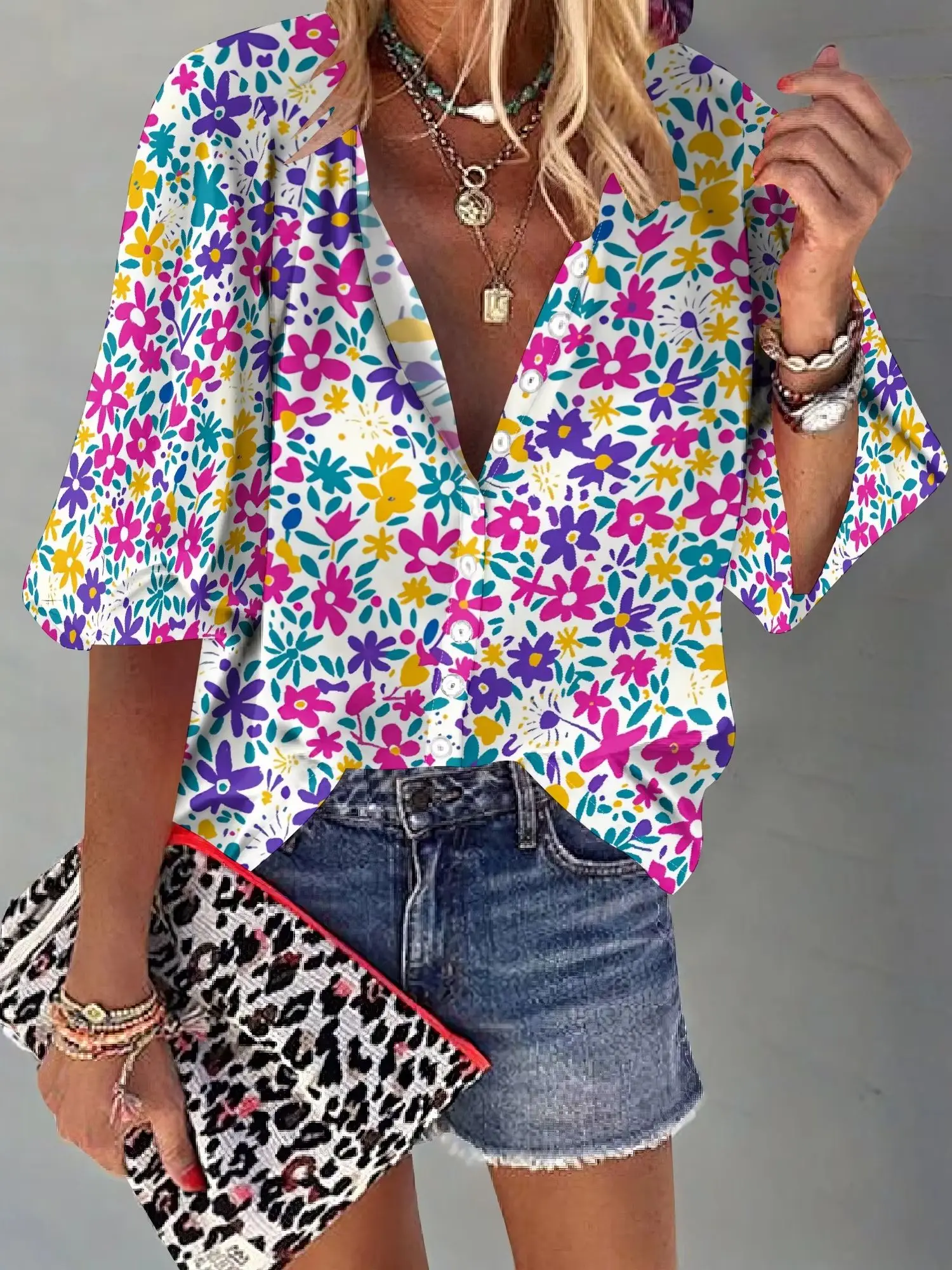 Рисунок 3 - Женские рубашки на пуговицах с цветочным узором