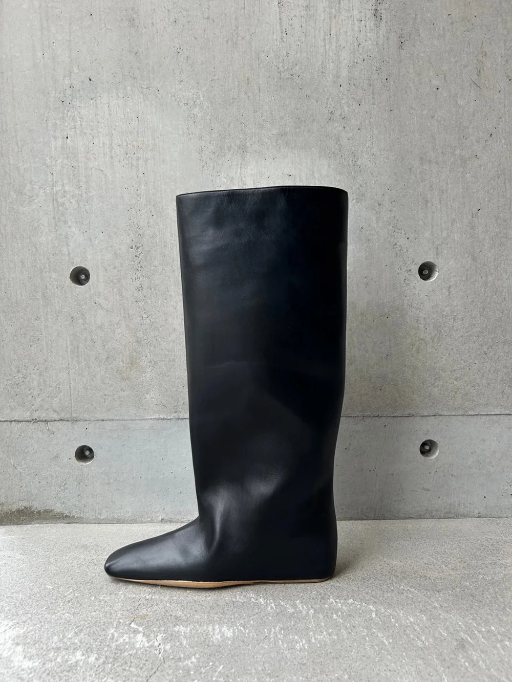 

Cool Black Leather Knee-High Boots Minimalist Square Toe Design New Women's Flat Straight Boots for Effortless Daily Looks