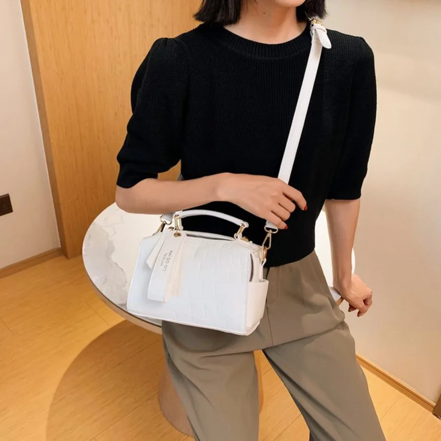 

New Fashionable Textured Handheld Single-Shoulder Crossbody Bag Versatile Niche Women's Daily Commuting Small Square Bags