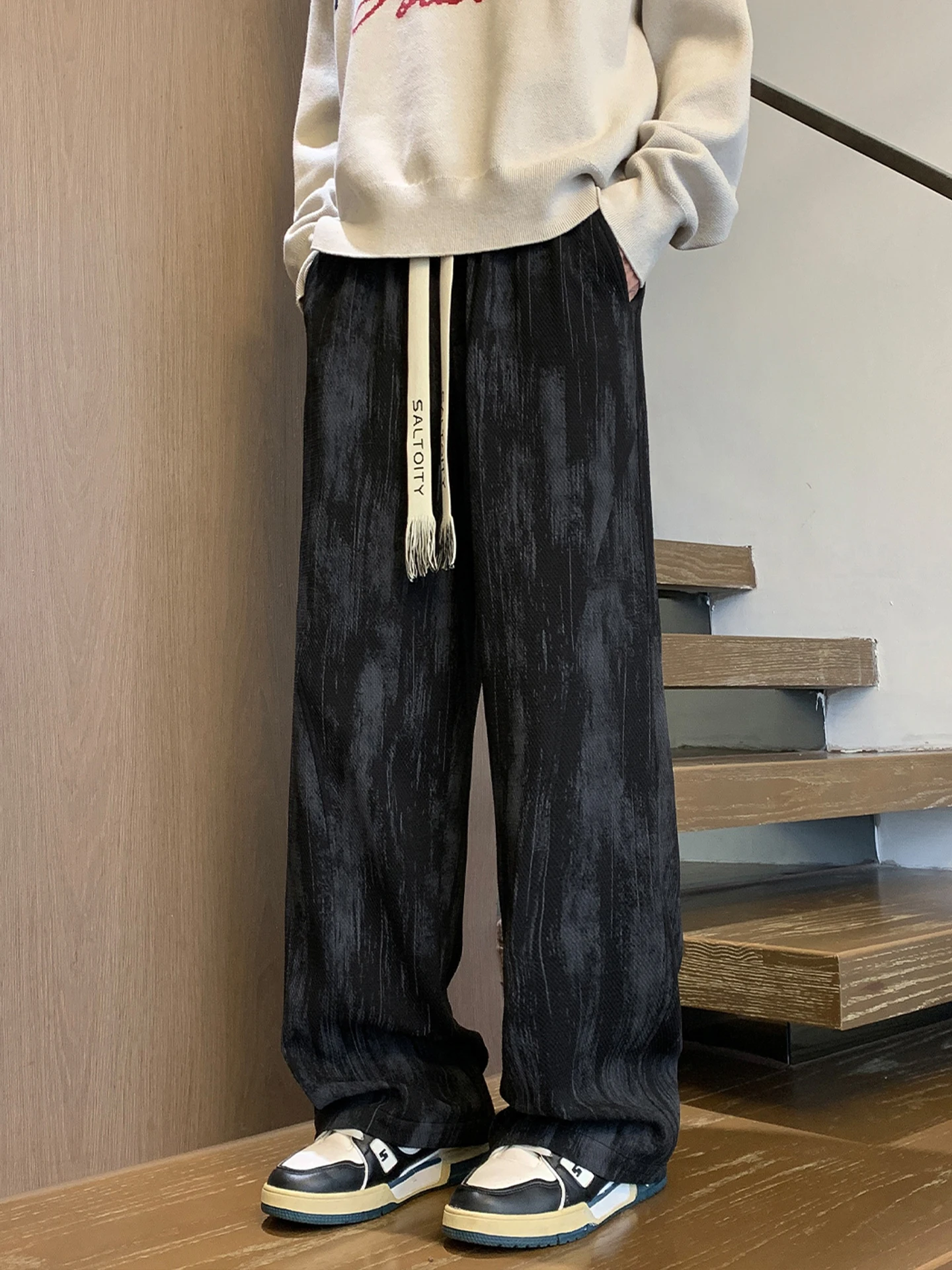 

Мужские вельветовые спортивные брюки свободного кроя с прямыми штанинами, осенние повседневные брюки с широкими штанинами, свободный крой, окрашенные, с косым кроем, спортивные, длинные...