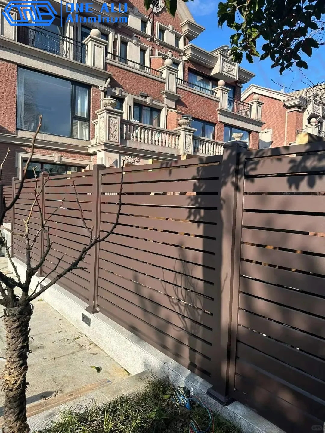 Custom Aluminum Fence Panels Outdoor Powder Coated Corrosion Resistant Security Fencing Easy Installation Residential Commercial