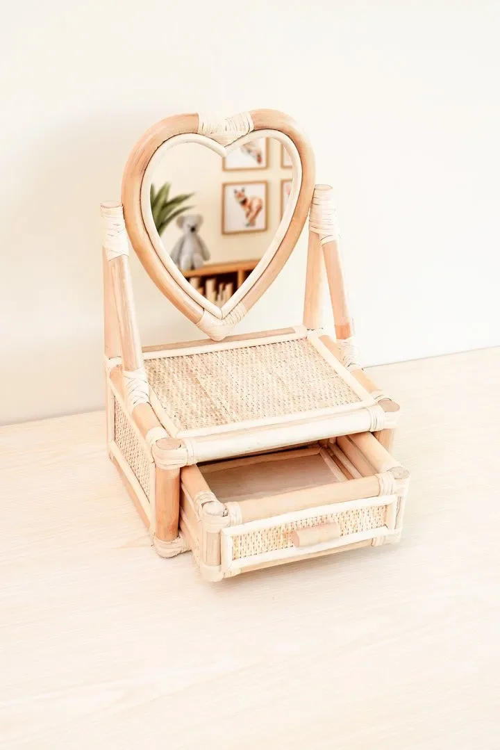 Nice Mini Rattan Vanity Dressing Table Baby Toys with Heart Mirror