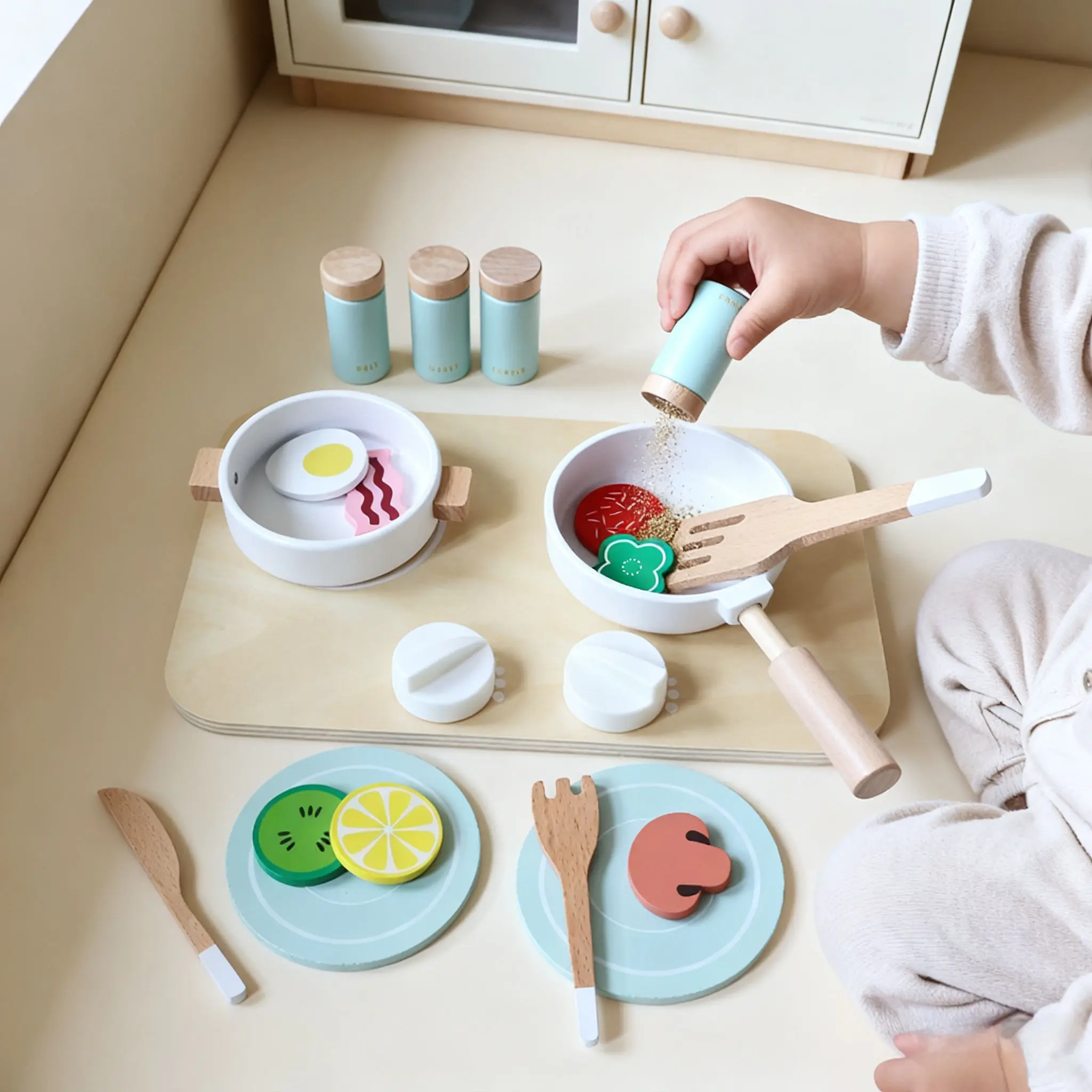 Frisse stijl houten keukenspeelgoedset: kinderen doen alsof ze kookgerei spelen, houten ambachtelijk grensoverschrijdend speelgoed