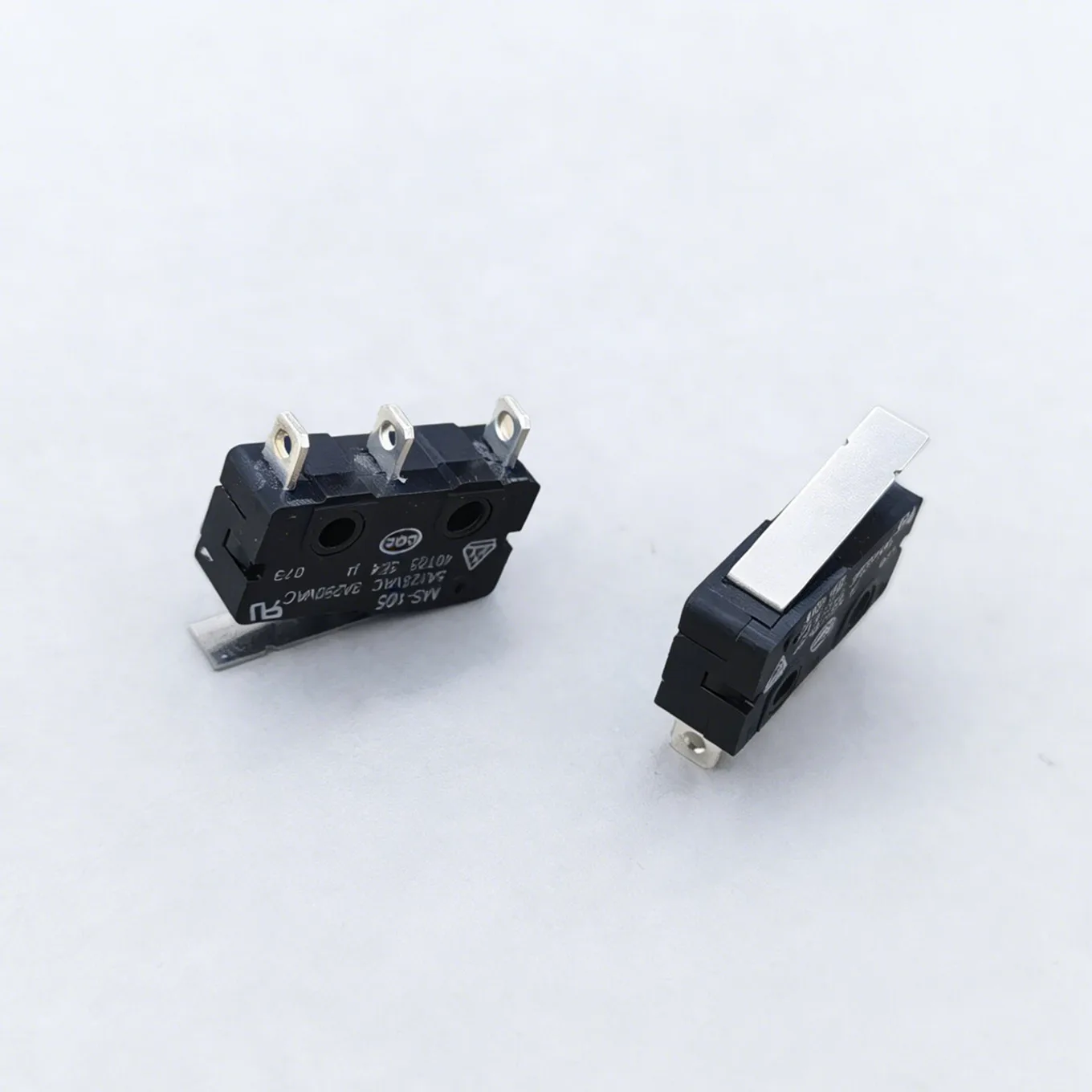 Original new 100% MS-105 micro switch 5A125VAC 3A250VAC 40T85 5E4 connection hole foot 3pin