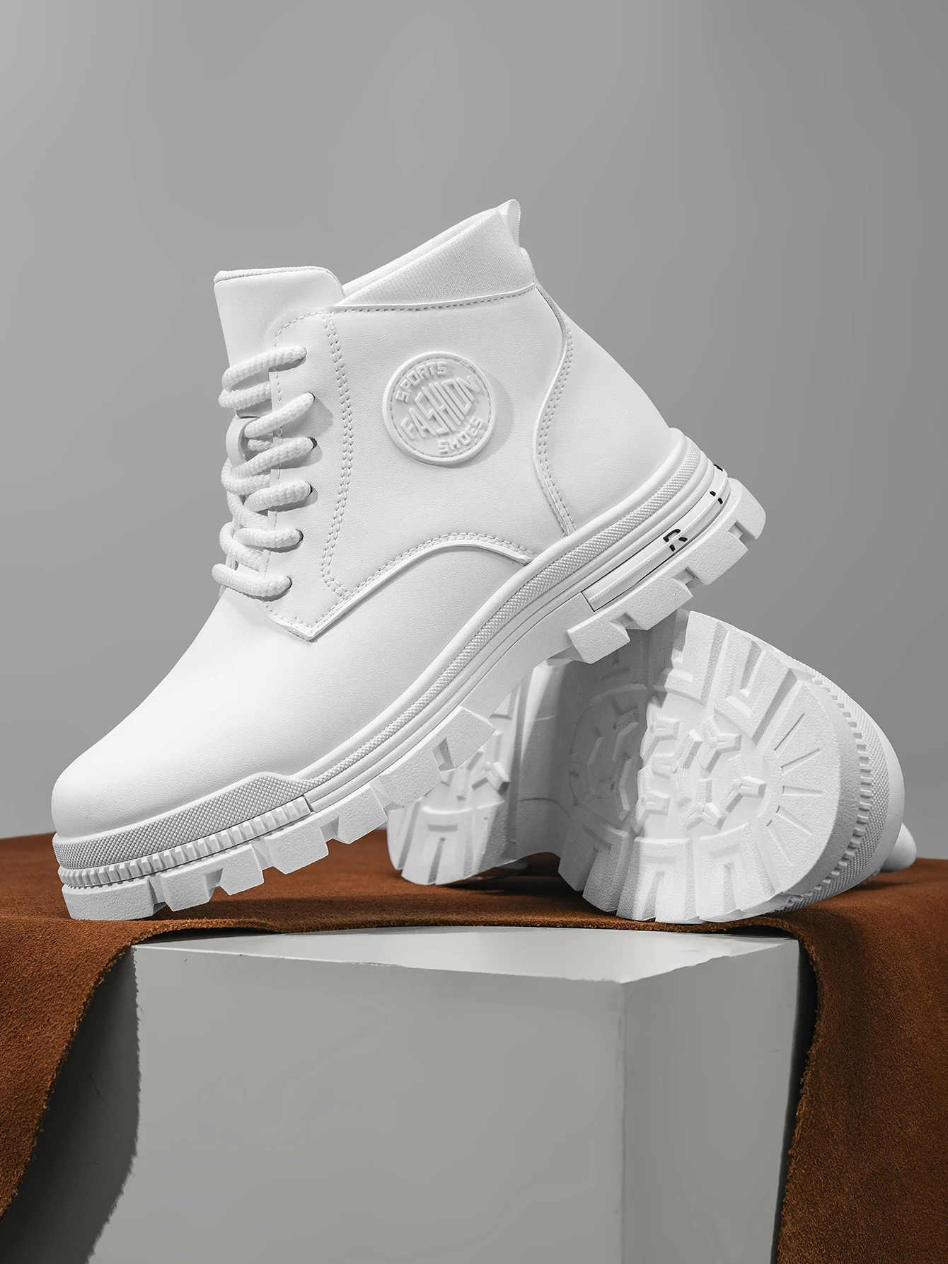 2025 حذاء رجالي أنيق مناسب لجميع المواسم للاستخدام الخارجي عالي الجودة