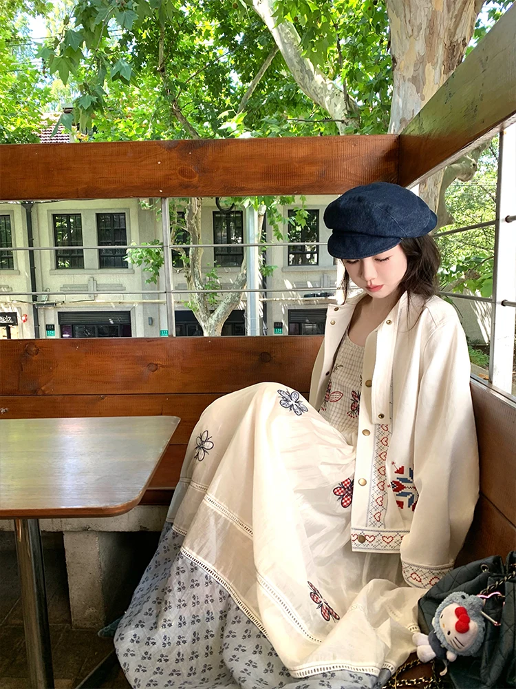 

Женская свободная джинсовая куртка из хлопка с вышивкой для ранней осени, уникальный красивый дизайн с вышивкой, теплая верхняя одежда стандартного кроя