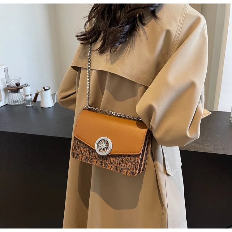 

Women's 2025 New Fashion Letter Printed Shoulder Bag High Texture Versatile Chain Oblique Span Small Square Bag