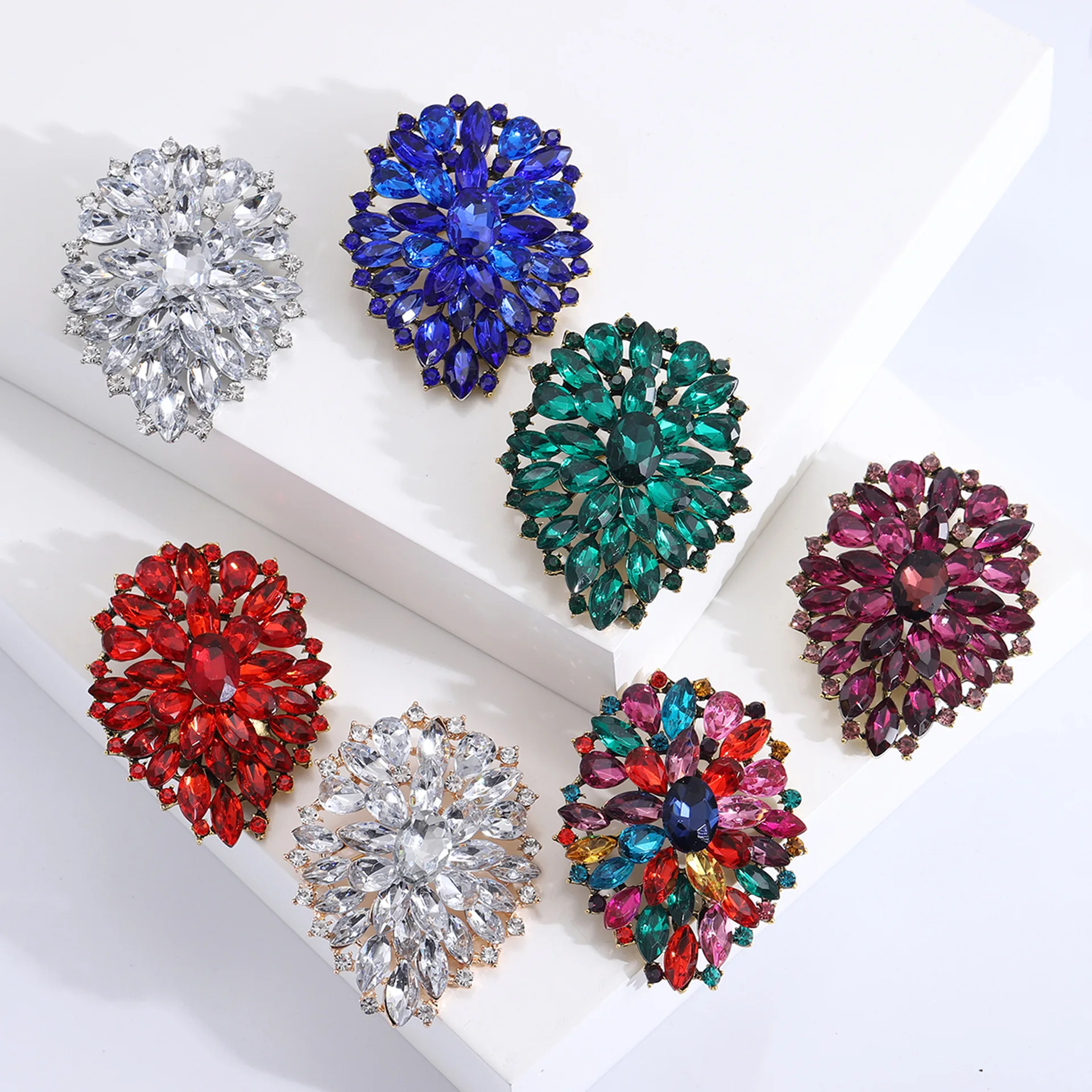 

Ladies Rhinestone Flower Brooch Fashion Multicolor Crystal Pin Ladies Dress Wedding Party Banquet Corsage Jewelry Gift