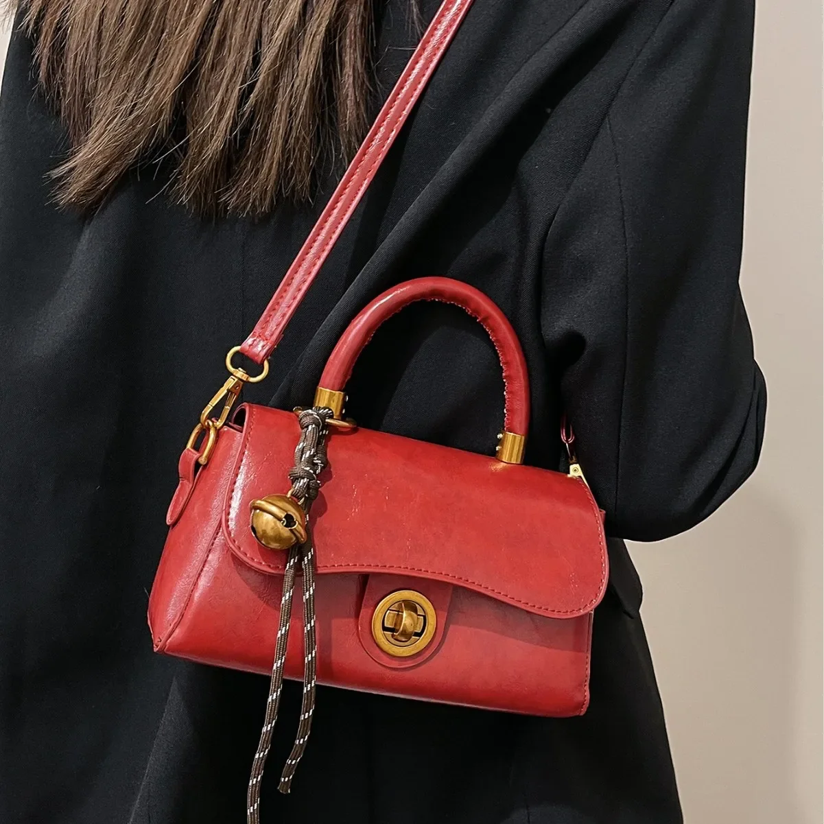 Autumn Winter Women's Commuter Handbag Hot Sale Of The Season New Fashion Retro Small Square Bag Versatile Multi-Function Single