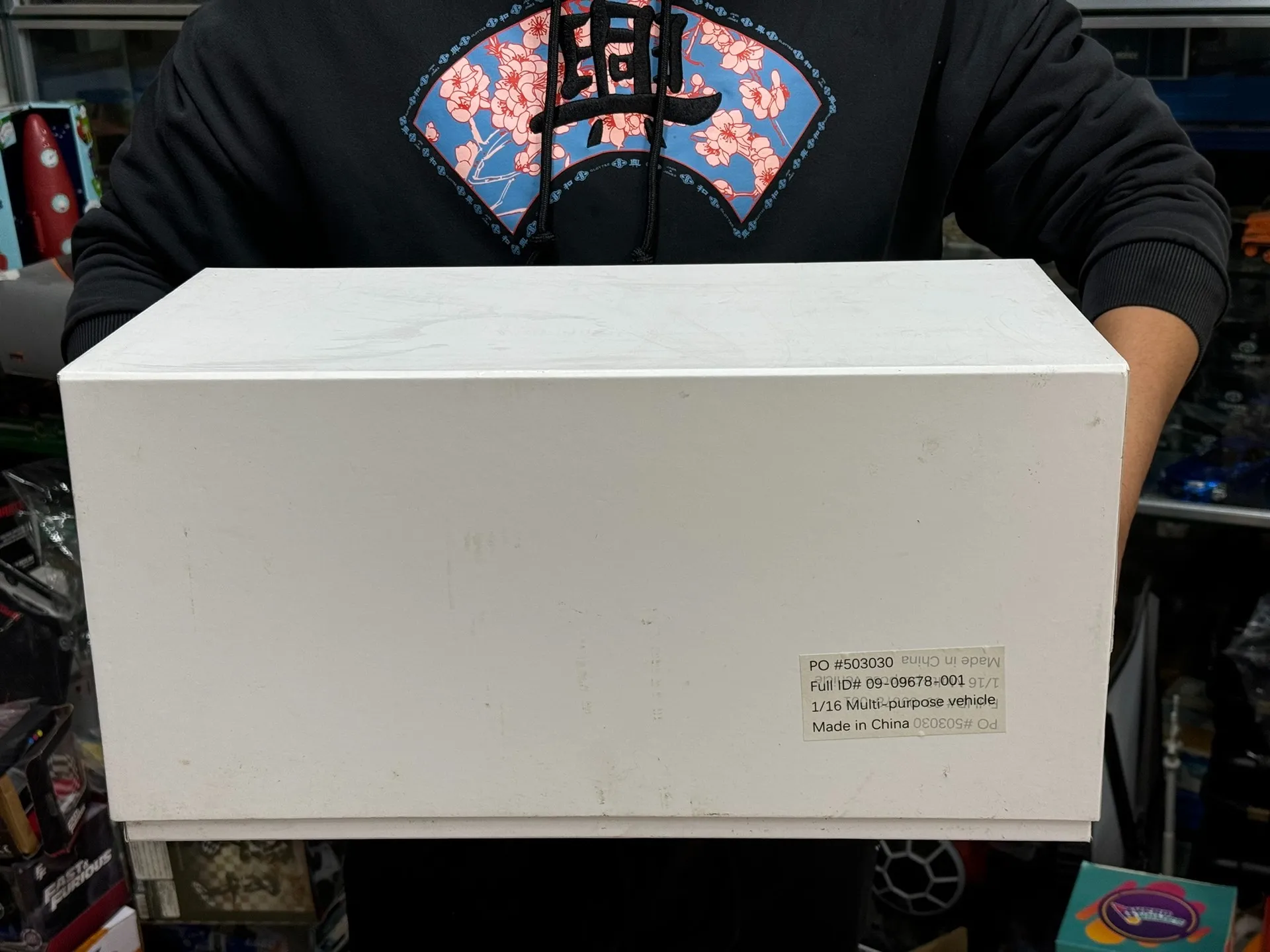 

Diecast 1/16 Scale Alloy Model Car Model Collectible Toy Gift Souvenir Display Ornament