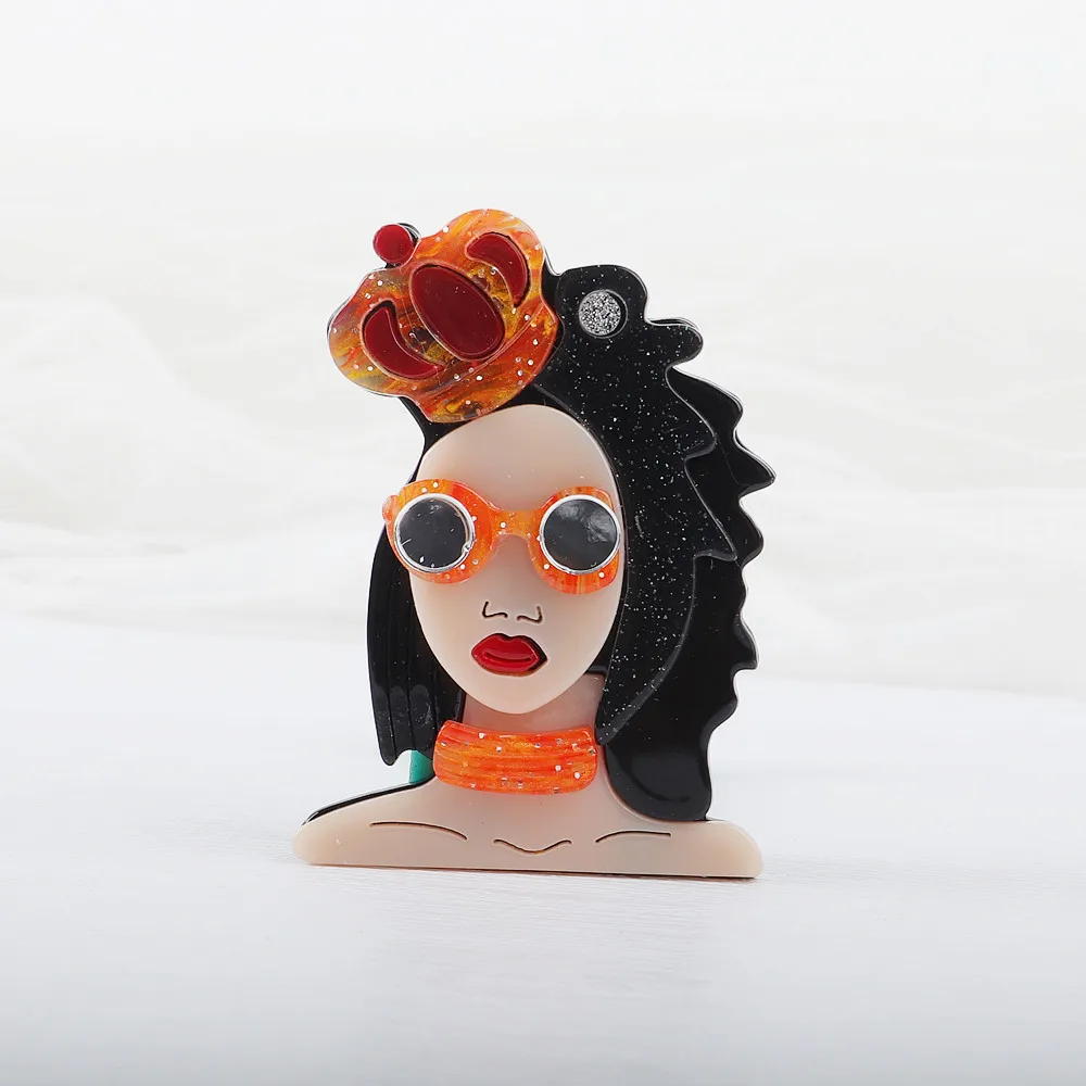 Punk Cool Black Hair Lady Wear Crown Acrylic Brooches For Women Resin Figure Glasses Grils Brooch Lapel Pins Fashion Jewelry Gif