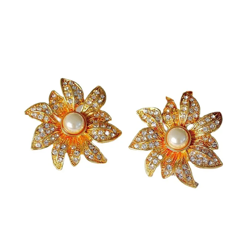 

Vintage Rhinestoned Flower Stud Earrings For Women Jewelry Runway Party T Show Fancy Trendy Boho INS Japan