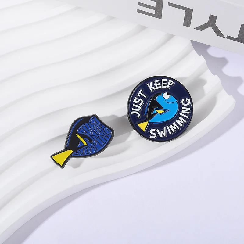 الكرتون الأسماك الزرقاء بروش هواية الإنجليزية فقط إبقاء السباحة المعدنية شارة مينا حقيبة الملابس طوق دبوس قبعة شارة الديكور