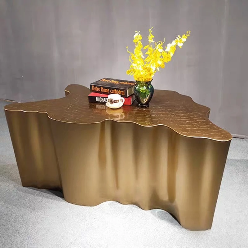 طاولة قهوة فاخرة خفيفة من الفولاذ المقاوم للصدأ، غرفة معيشة حديثة بسيطة، إبداع غير منتظم للاستخدام المنزلي، جذر شجرة النقش المعدني