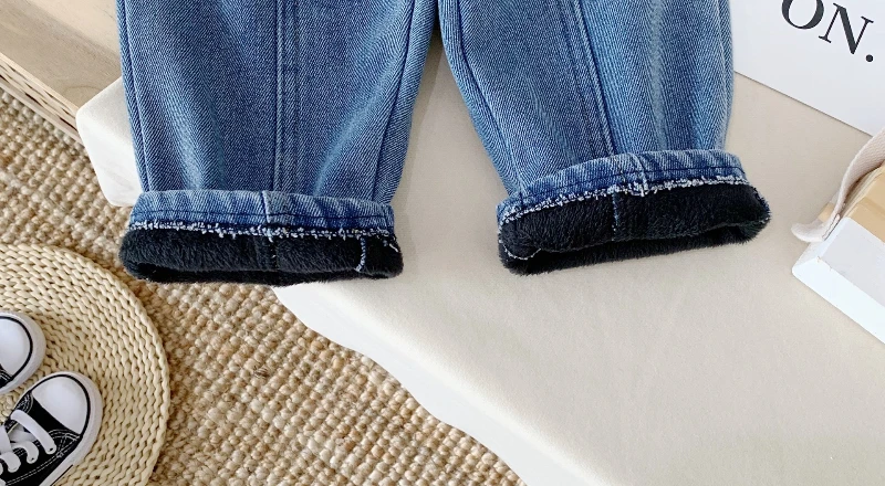 Pantalones vaqueros gruesos de felpa para niños, pantalones casuales cálidos de estilo coreano para bebés, atuendo para niños, Invierno