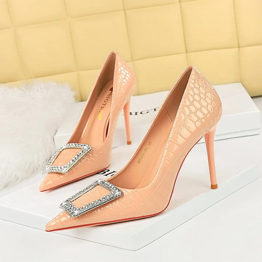 

Women's Slim Ultra High Heels Shallow Mouth Sharp Toe Lacquer Skin Snake Pattern Water Diamond Buckle Single Women Pumps