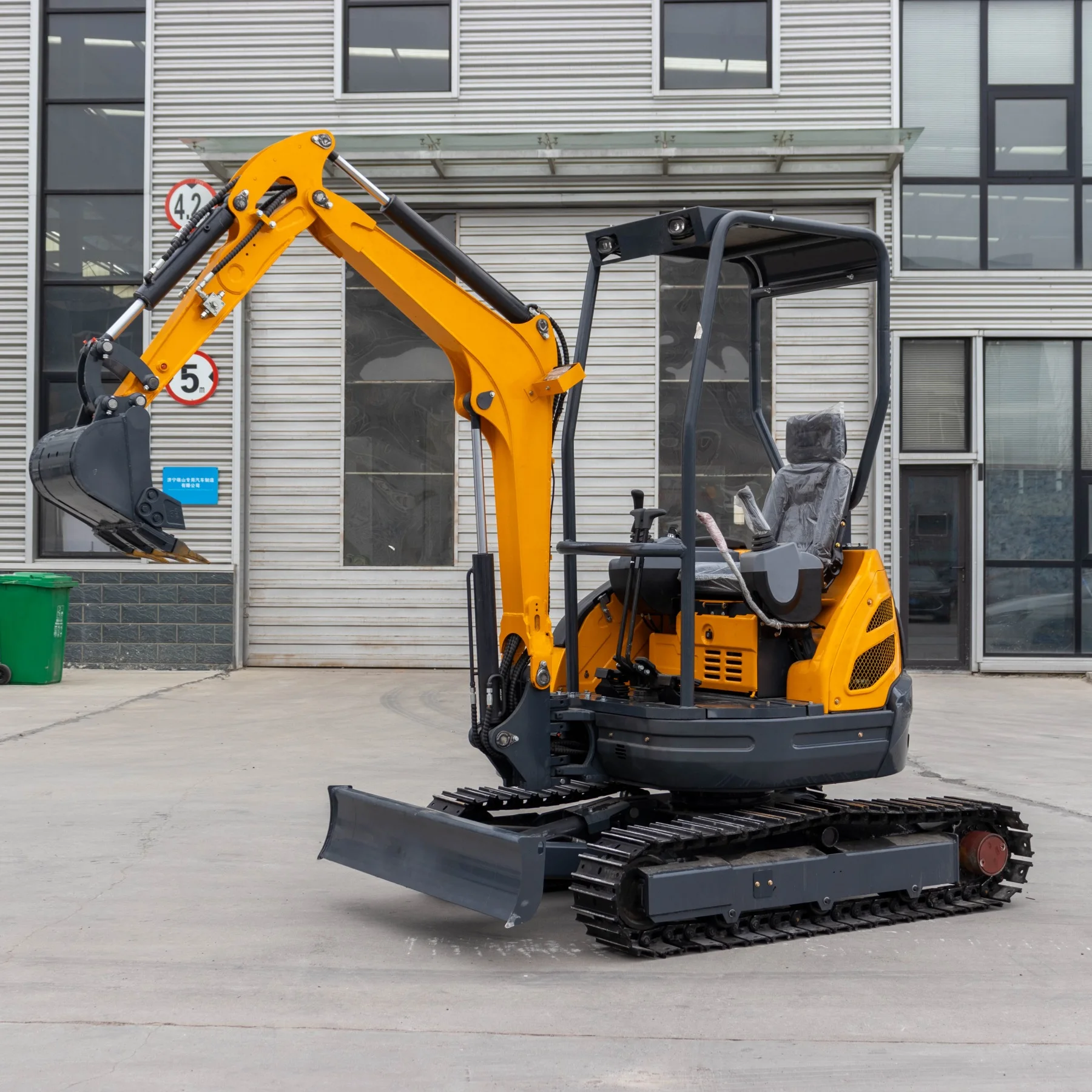 Wholesale Price mini small excavator machine mini digger crawler excavator 1.5Ton 1Ton 2.5 ton with excavator parts for sale