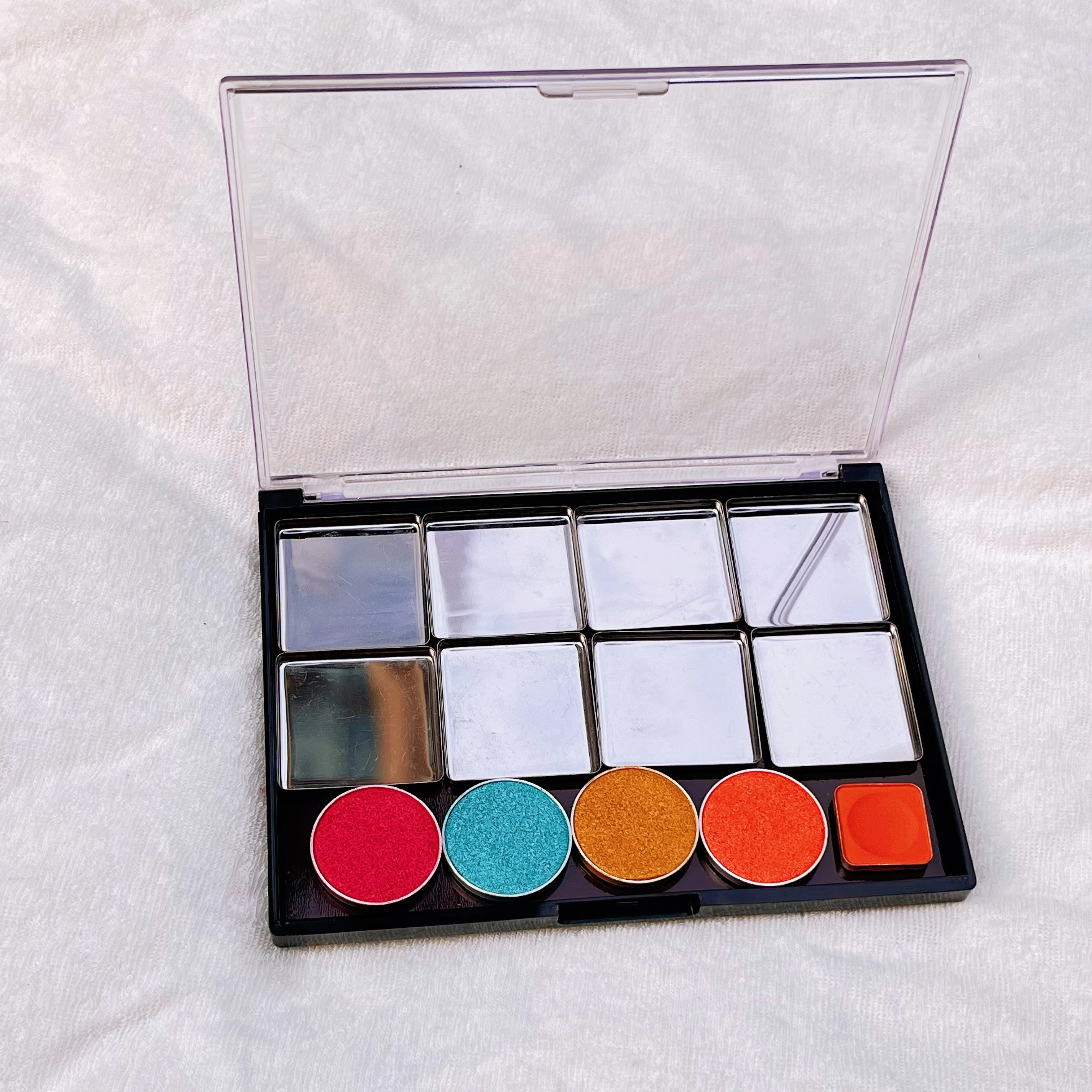 Medium Size Empty Magnetic Plastic Cosmetic Makeup Palette for Eyeshadow Lipstick Blush Powder