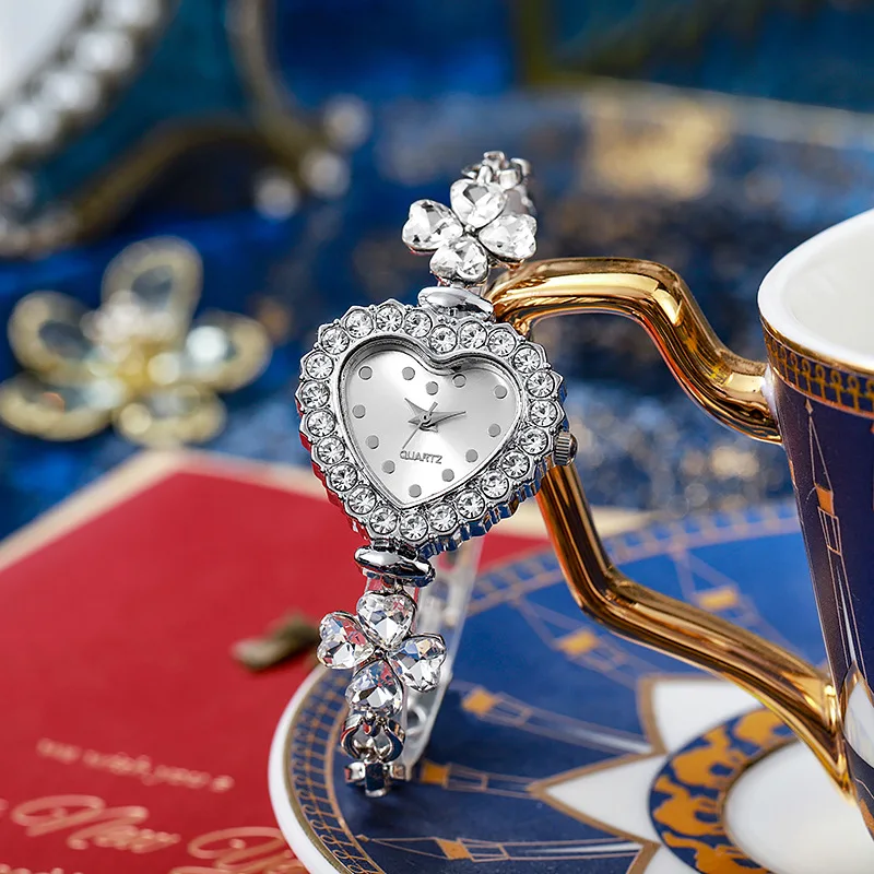 

Женские кварцевые часы с цветочным браслетом