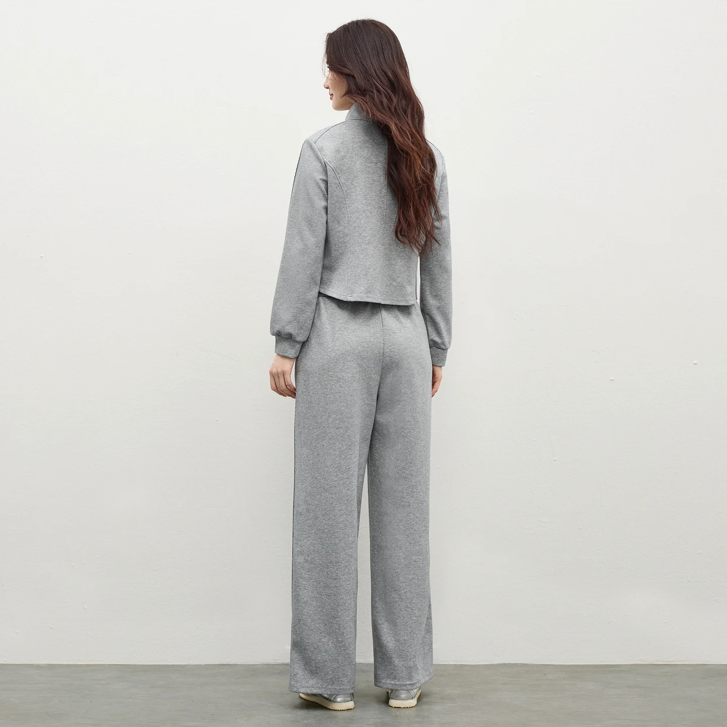SENTUBILA Women Convertible‑Collar Cropped Sweatshirt Two‑piece Set Straight‑leg Long Pants Casual Tracksuit 2026 Fall W61ZH6005
