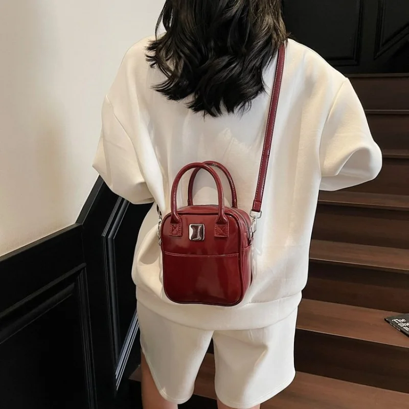 กระเป๋าหนังสะพายข้างแบรนด์ดีไซเนอร์สุดหรูสำหรับสุภาพสตรี กระเป๋าสะพายไหล่ทรงทันสมัย กระเป๋าถือหรูหราสำหรับผู้หญิง