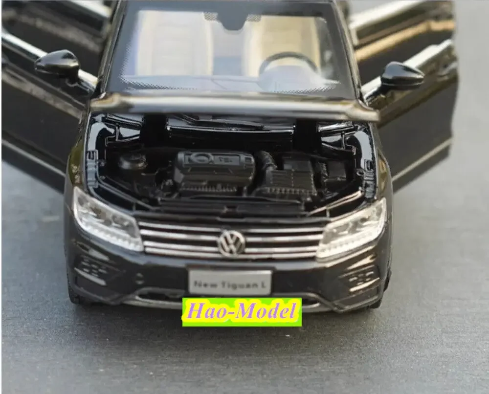 Jouets en alliage moulé sous pression pour enfants, cadeaux d'anniversaire pour garçons, collection d'affichage de passe-temps, ornements noirs et blancs, modèle Volkswagen Tiguan, 1:32