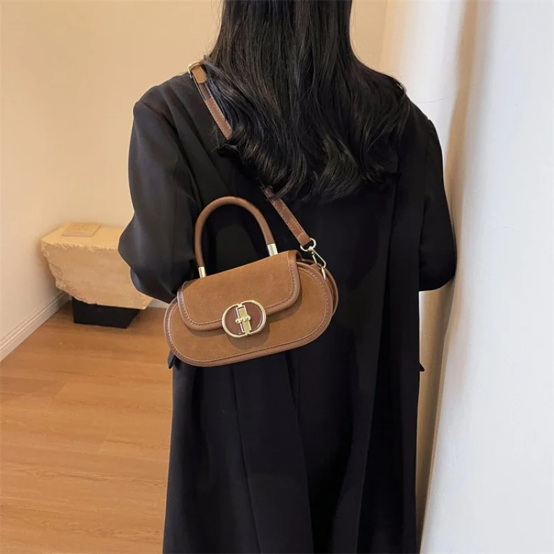 

Women's Trendy Leather Tote Bag Featuring Textured Surface And Spacious Interior Perfect For Weekend Shopping Trips​