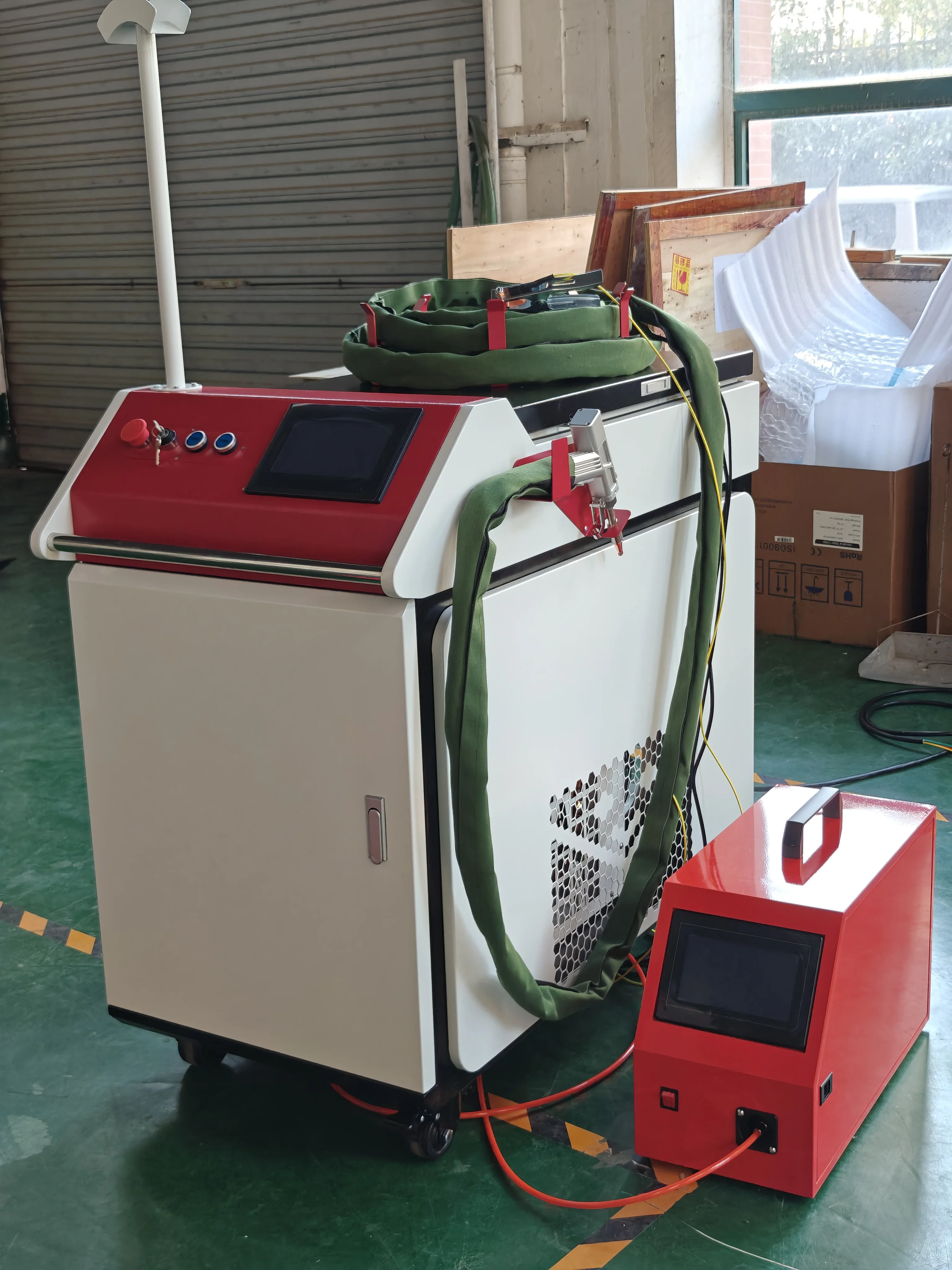 Handheld Fiber Laser Welder 1500W Portable Light Weld Machine Factory Price for Precision Welding Applications