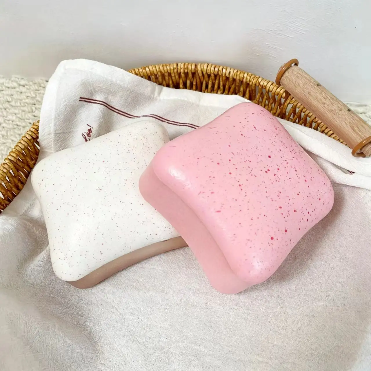 Simuliertes Butter-Toast-Brot Squishy-Spielzeug zur Stresslinderung Weiche Langsam aufsteigende Anti-Angst-Sensorik-Fidget-Spielzeuge für Erwachsene mit ADHS