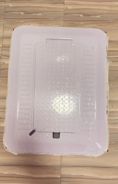 Factory self-sale wholesale price squatting, anti-skid closure device, cover plate toilet baffle is opened