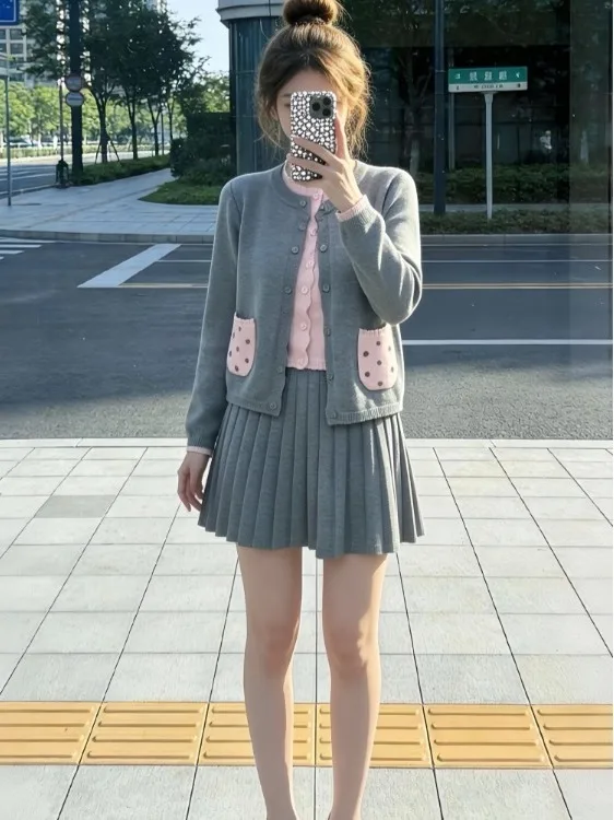 Ladies Early Autumn Knitted Sweater Coat And Skirt Set Fake Two-Piece Lazy Style Anti-Aging Fashion Outerwear And Innerwear
