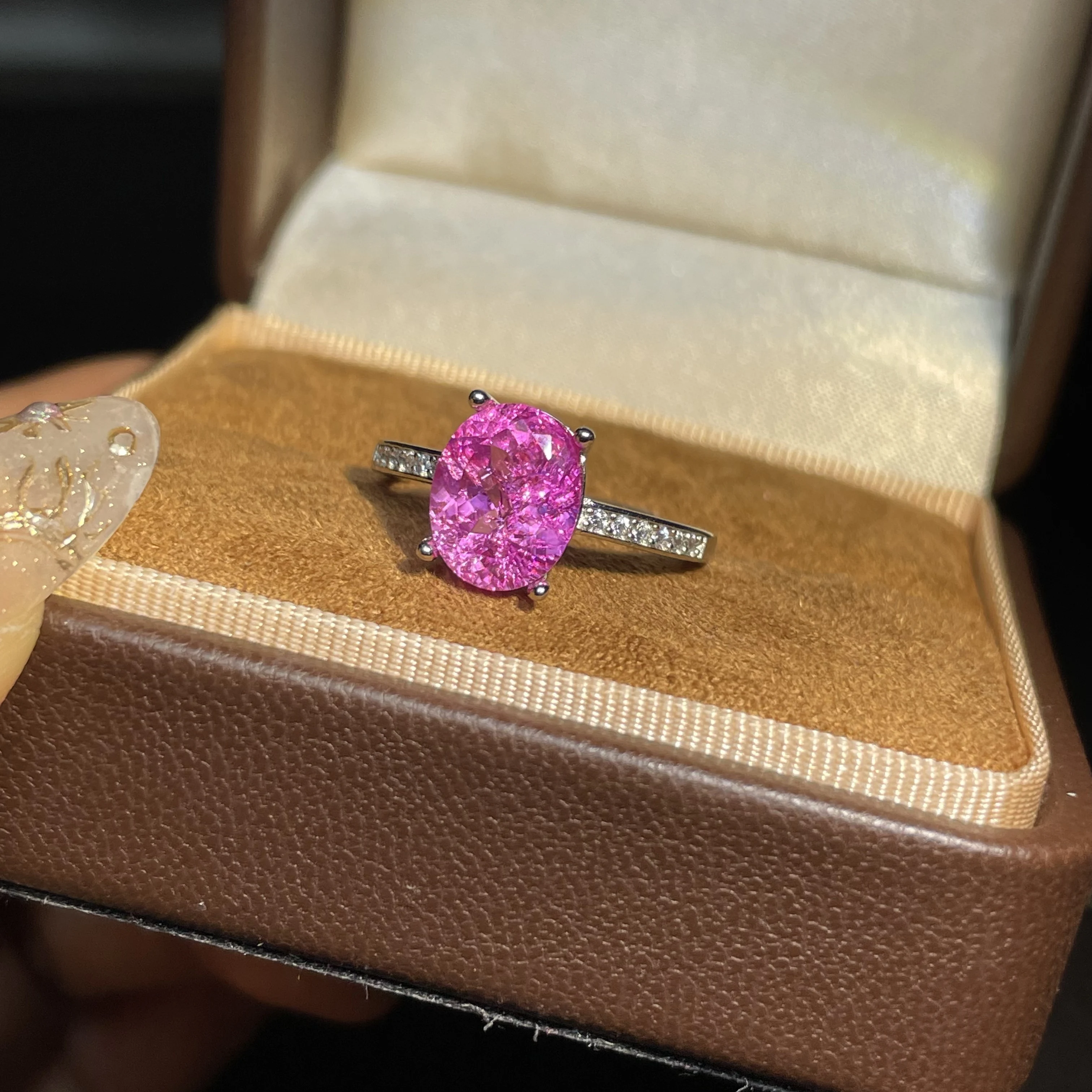 6Ct small-grain sapphire ring with row of diamonds. Simple and elegant design. Ideal gift for daily commuters. 8*10mm 3