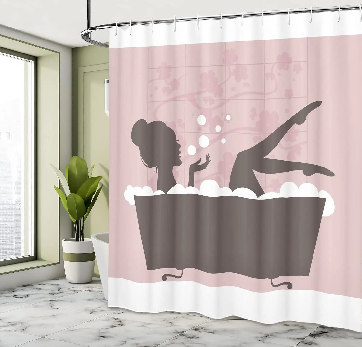 

Женственная шторка для душа с крючками – дизайн «Женщина в ванне, ванна с пузырьками и винтажный стиль», расслабляющий серо-розовый дизайн
