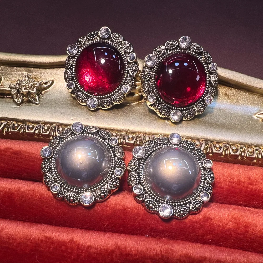 

18K French pigeon blood red premium gray round stud earrings vintage exquisite elegance S925 medieval earrings